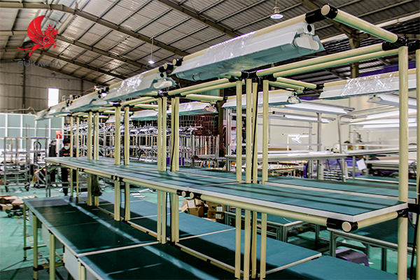 Bàn thao tác có đèn 